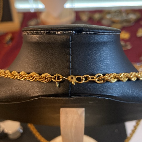 Vintage Monet golden twist necklace Guc 24" - Picture 3 of 8